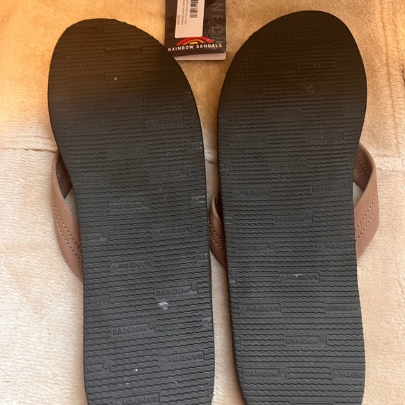 Men’s Rainbow Sandals NWT - Picture 2 of 3